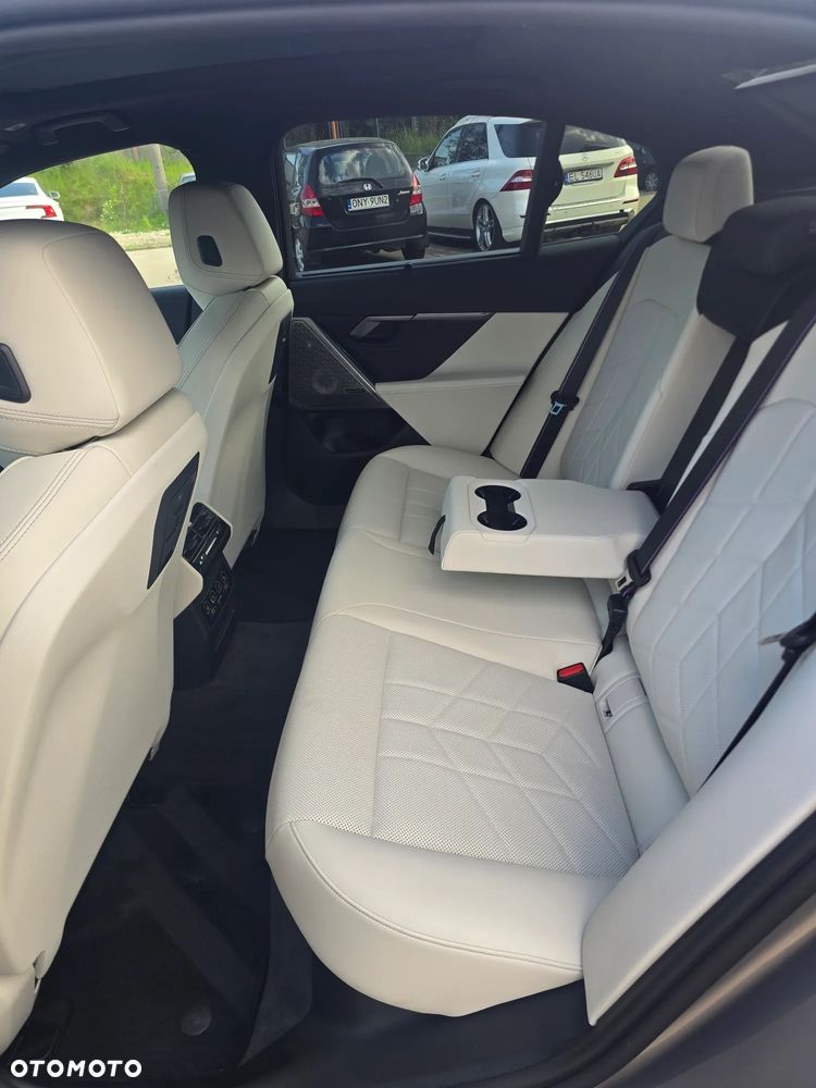 BMW i5 83.9kWh M60 xDrive - 13