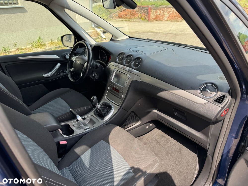 Ford Galaxy - 12