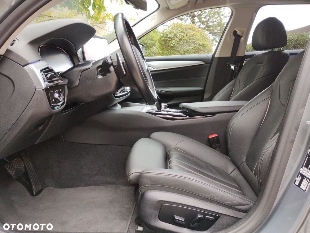 BMW Seria 5 520d Touring Luxury Line - 24