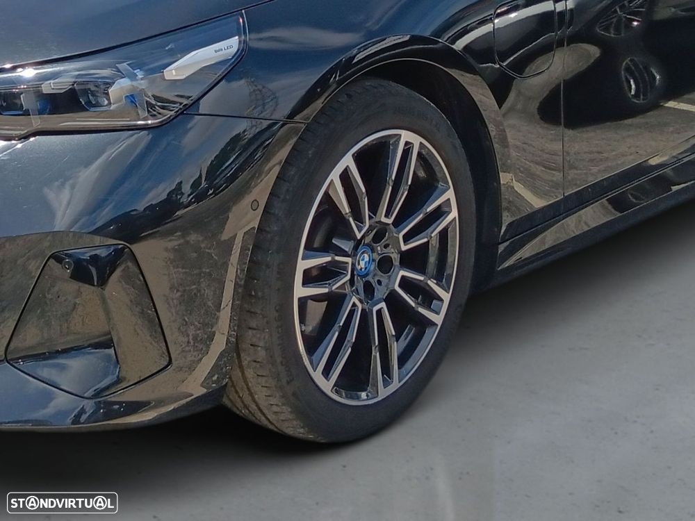 BMW 530 e Pack Desportivo M - 4