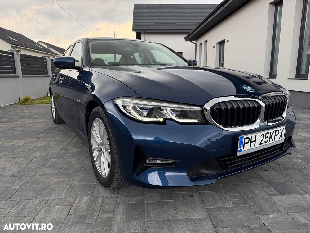 BMW Seria 3 330e Aut. Luxury Line - 1