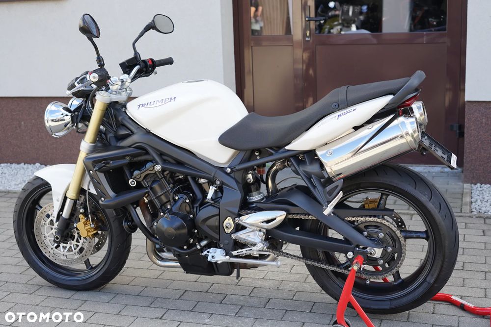 Triumph Street Triple - 18