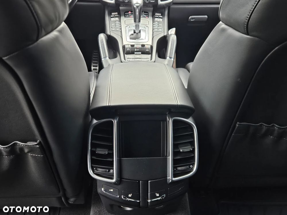 Porsche Cayenne Turbo Tiptronic S - 30