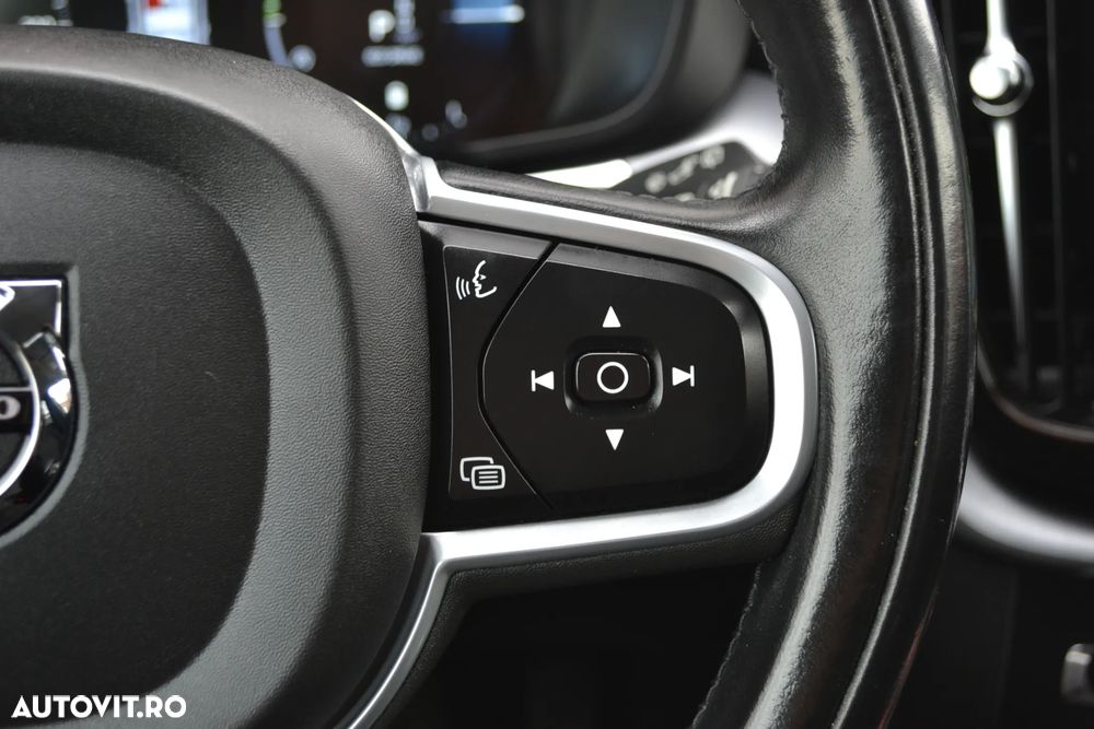 Volvo XC 60 B4 D AWD Geartronic Momentum Pro - 16