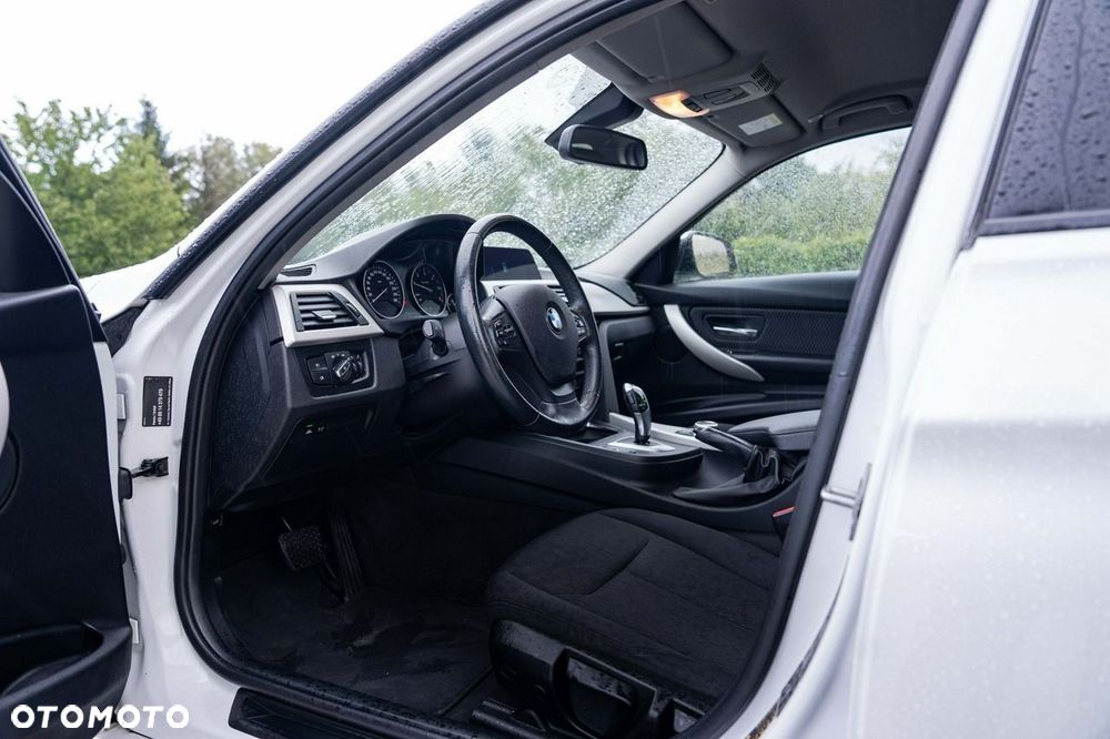 BMW Seria 3 320d xDrive - 14