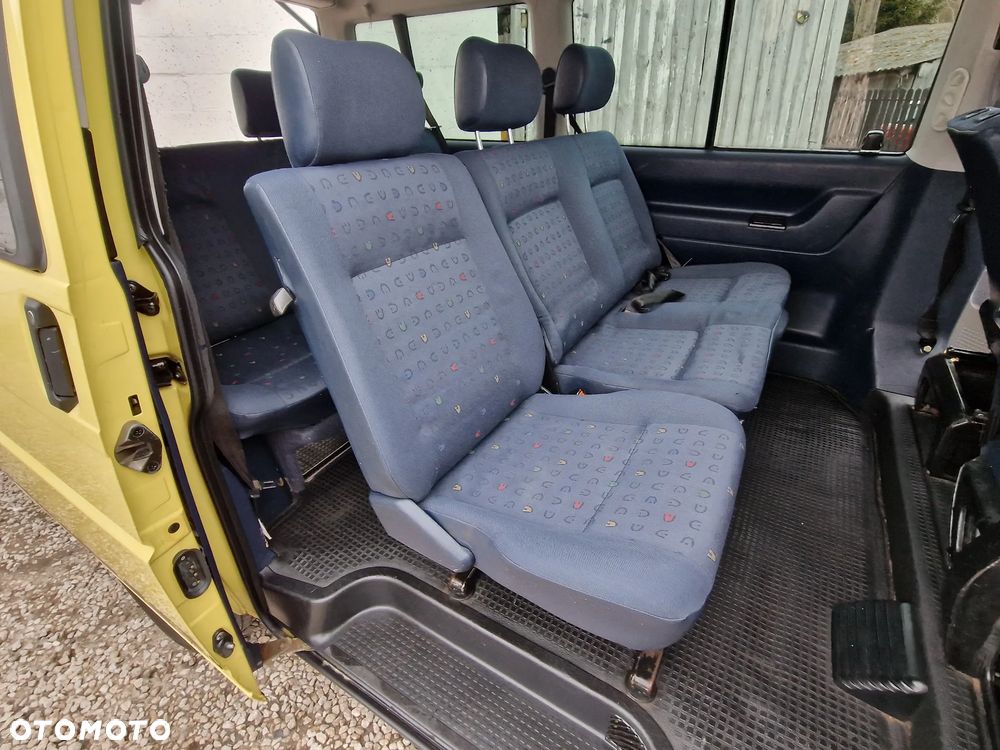 Volkswagen Caravelle - 16