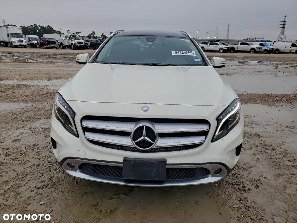 Mercedes-Benz GLA - 3