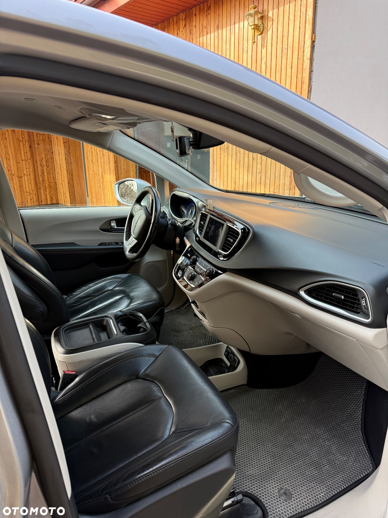 Chrysler Pacifica - 6