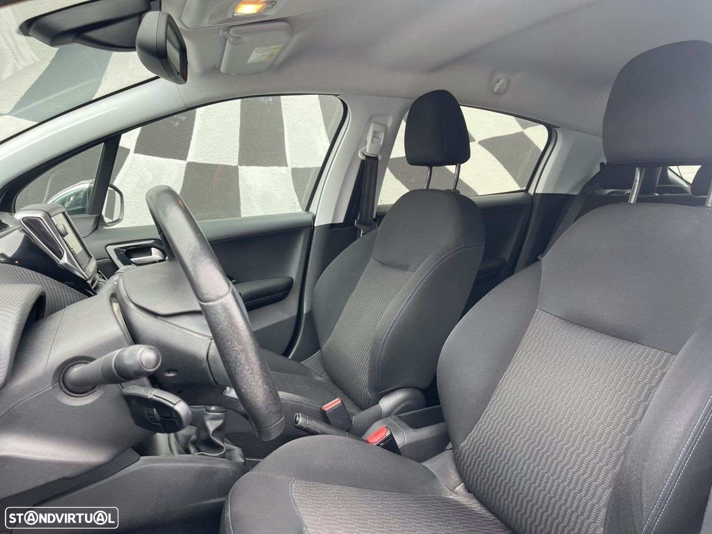 Peugeot 208 1.6 BlueHDi Style - 6