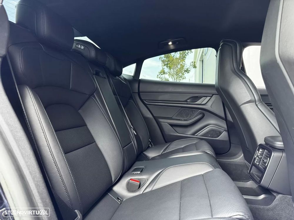 Porsche Taycan 4 - 35