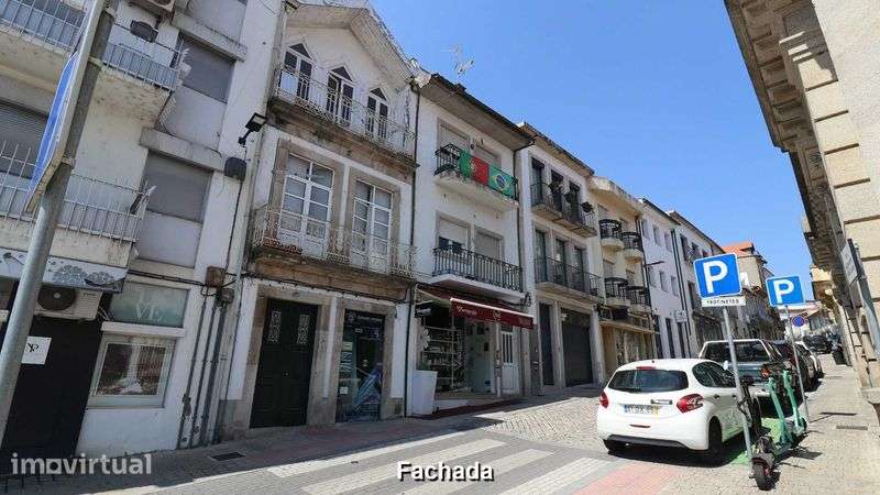 T0 remodelado, bem arrendado, a 3 min da ponte metálica.