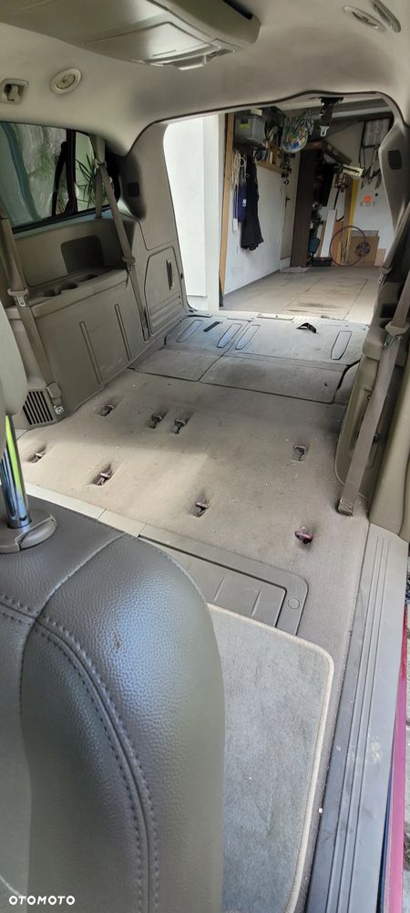 Chrysler Town & Country 3.6 Limited - 22