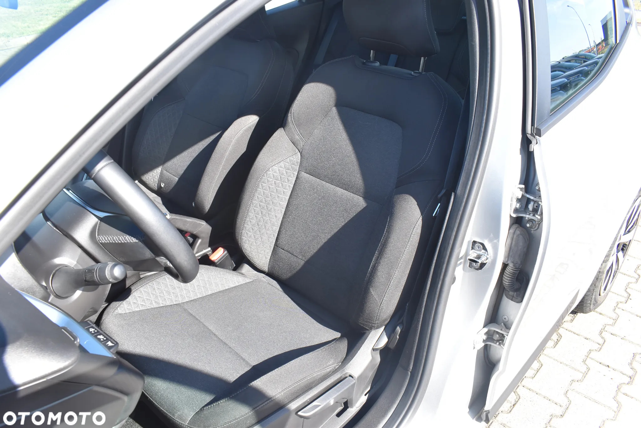 Renault Clio 1.0 TCe Equilibre - 11