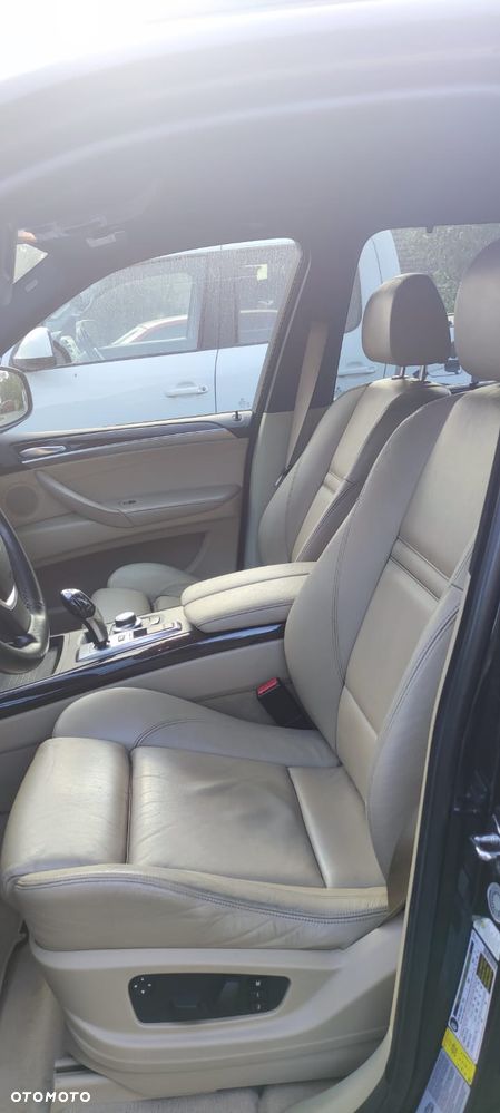 BMW X5 4.8i - 7