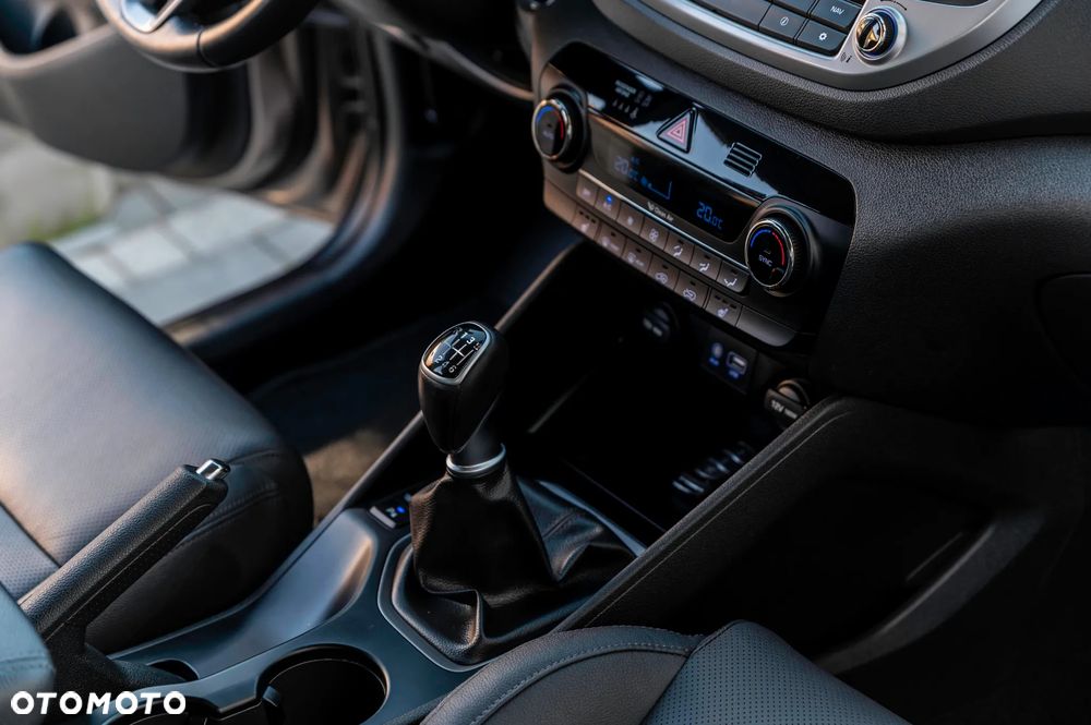 Hyundai Tucson blue 1.7 CRDi 2WD Style - 26