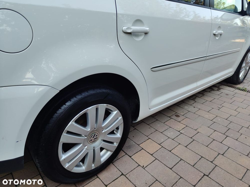 Volkswagen Touran 2.0 TDI DPF Highline DSG - 20