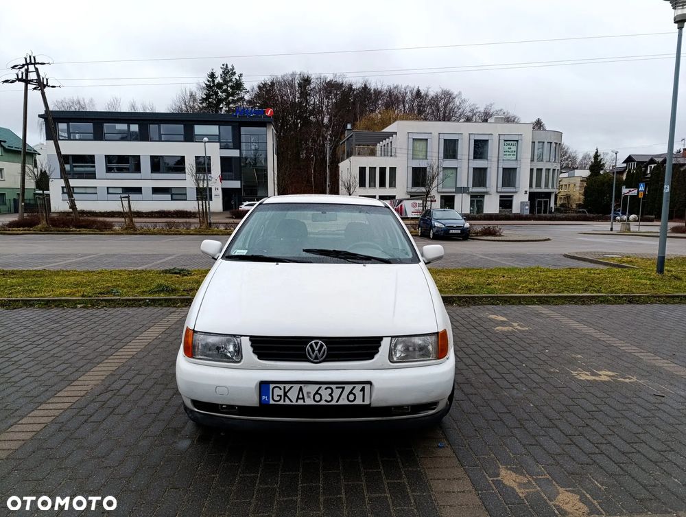 Volkswagen Polo - 2
