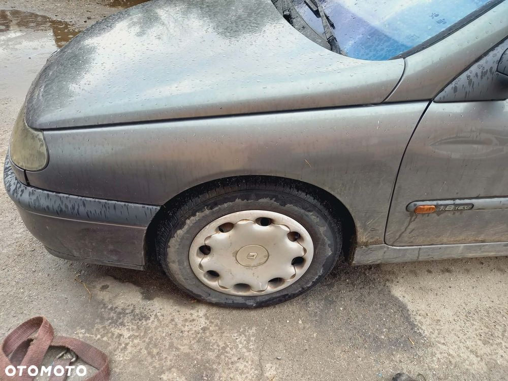 części Renault Laguna I lift kombi 1.8 16V 1999r. NV603 BŁOTNIK przód prawy lewy - 1