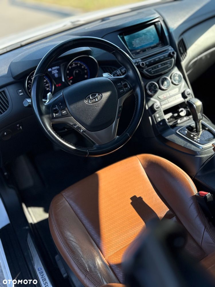 Hyundai Genesis Coupe 3.8 V6 Executive - 24