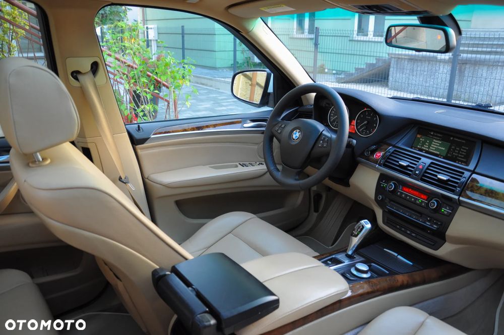 BMW X5 3.0si - 10
