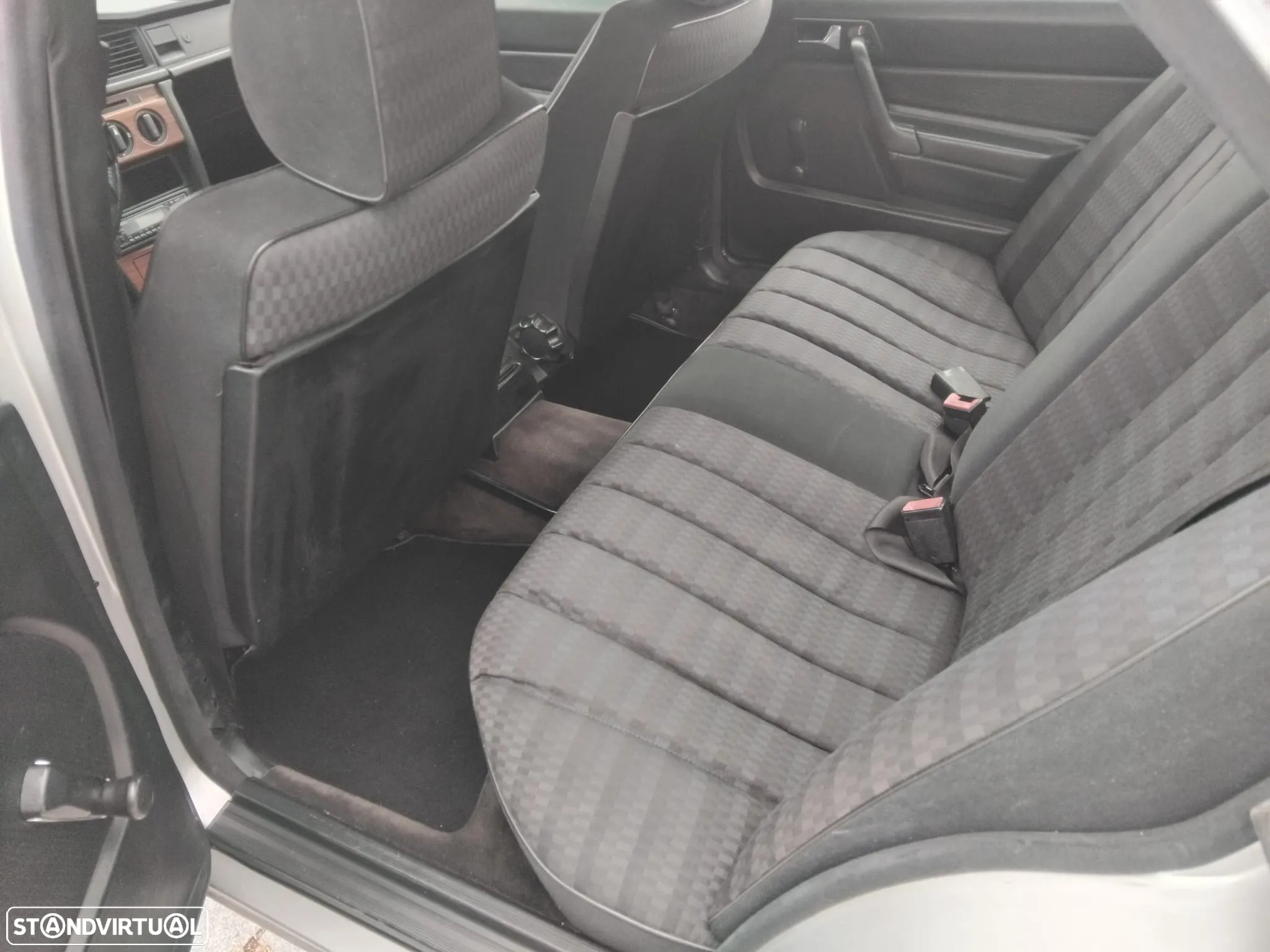 Mercedes-Benz 190 D 2.0 - 8