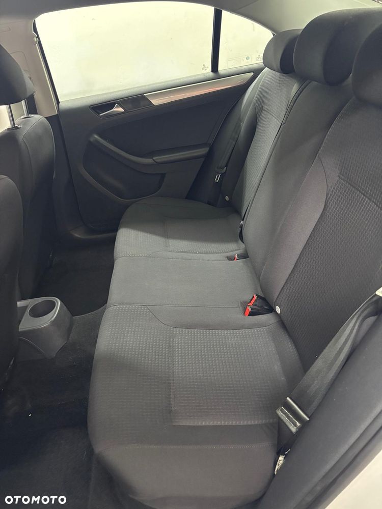 Volkswagen Jetta 2.0 TDI DPF BMT Trendline - 9