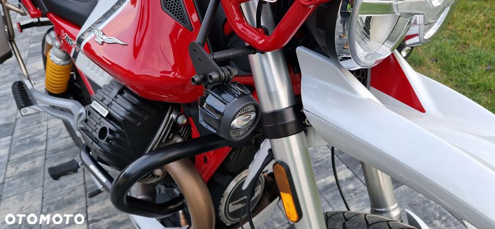 Moto Guzzi V85 - 12