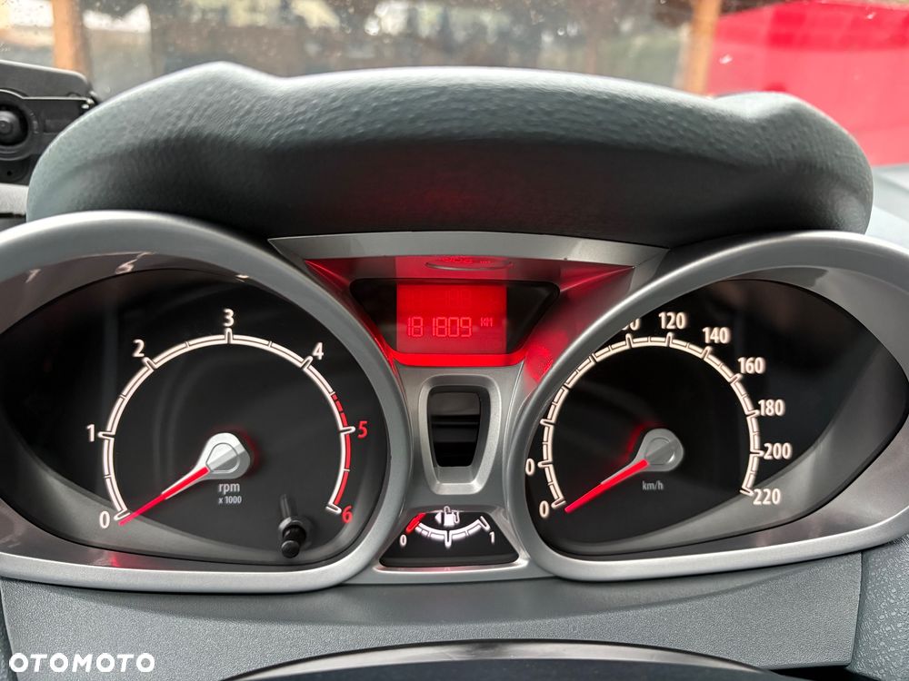 Ford Fiesta 1.6 TDCI Champions Edition - 27