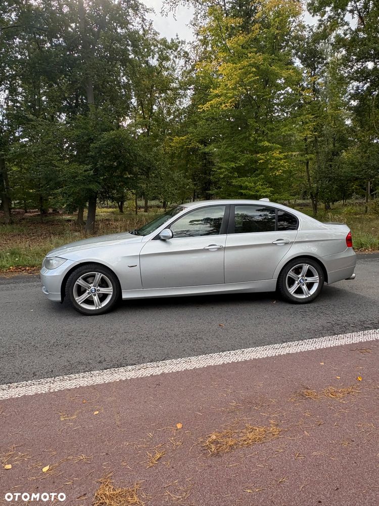 BMW Seria 3 2005 photo 2
