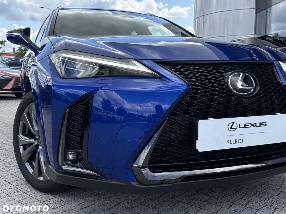 Lexus UX - 30