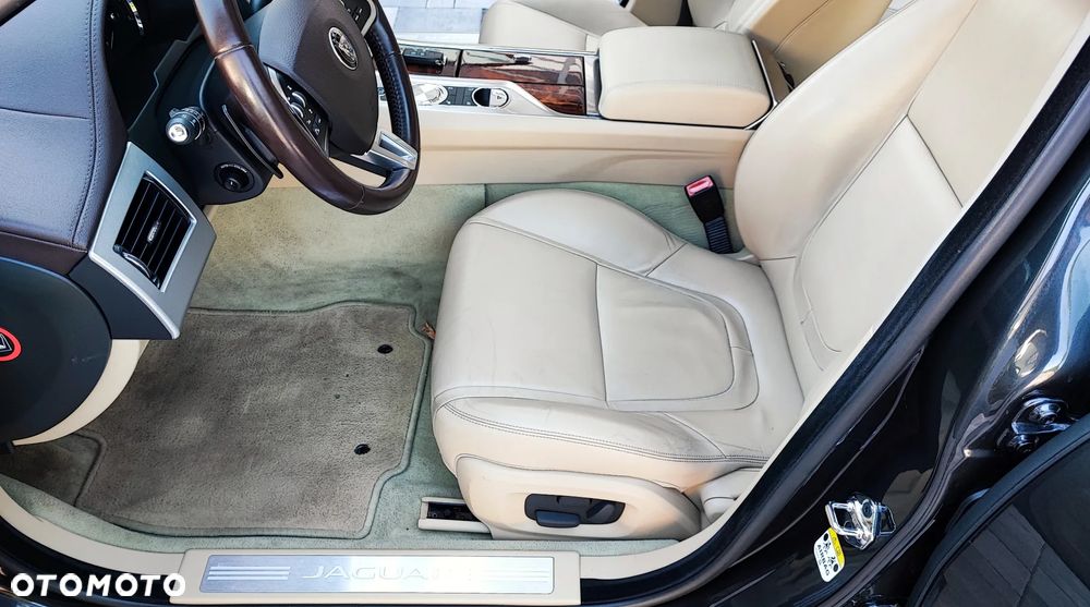 Jaguar XF 3.0 V6 Diesel S Premium Luxury - 21