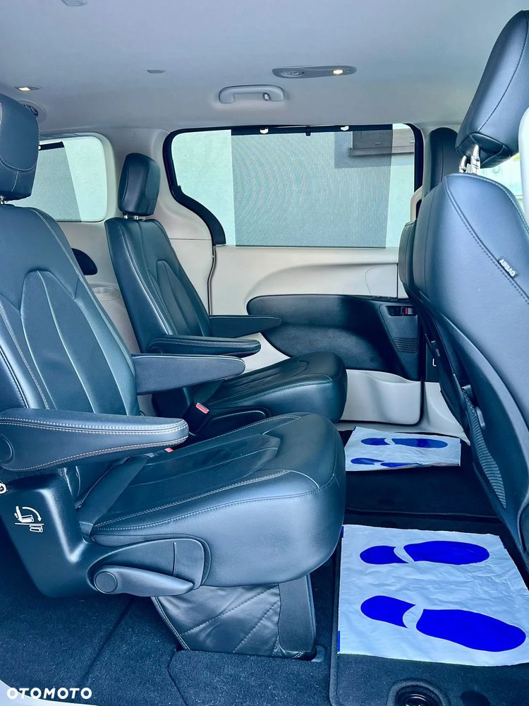 Chrysler Pacifica - 16