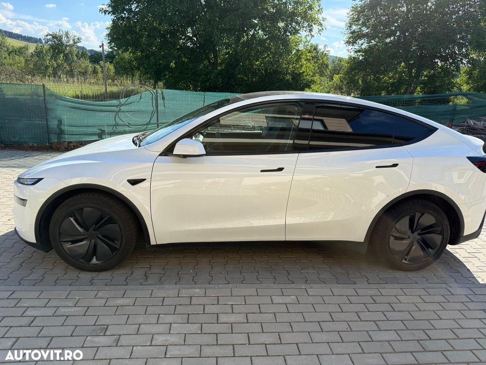 Tesla Model Y Long Range AWD Premium - 5