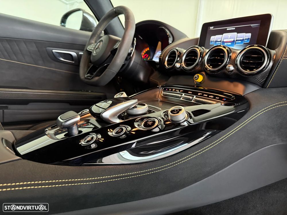 Mercedes-Benz AMG GT R - 17