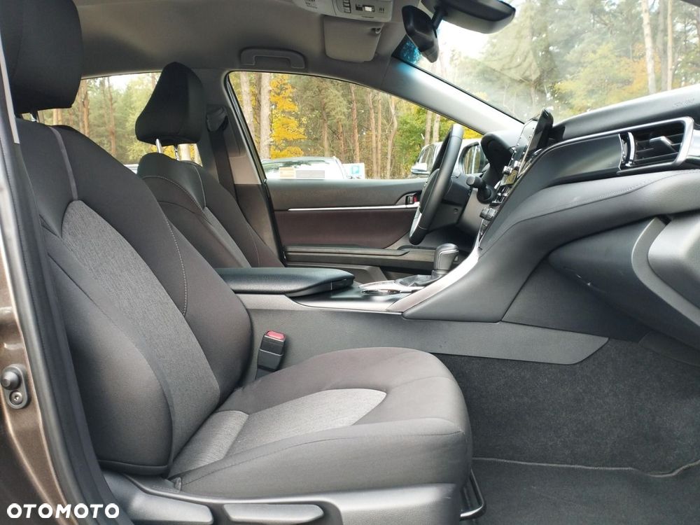 Toyota Camry - 10
