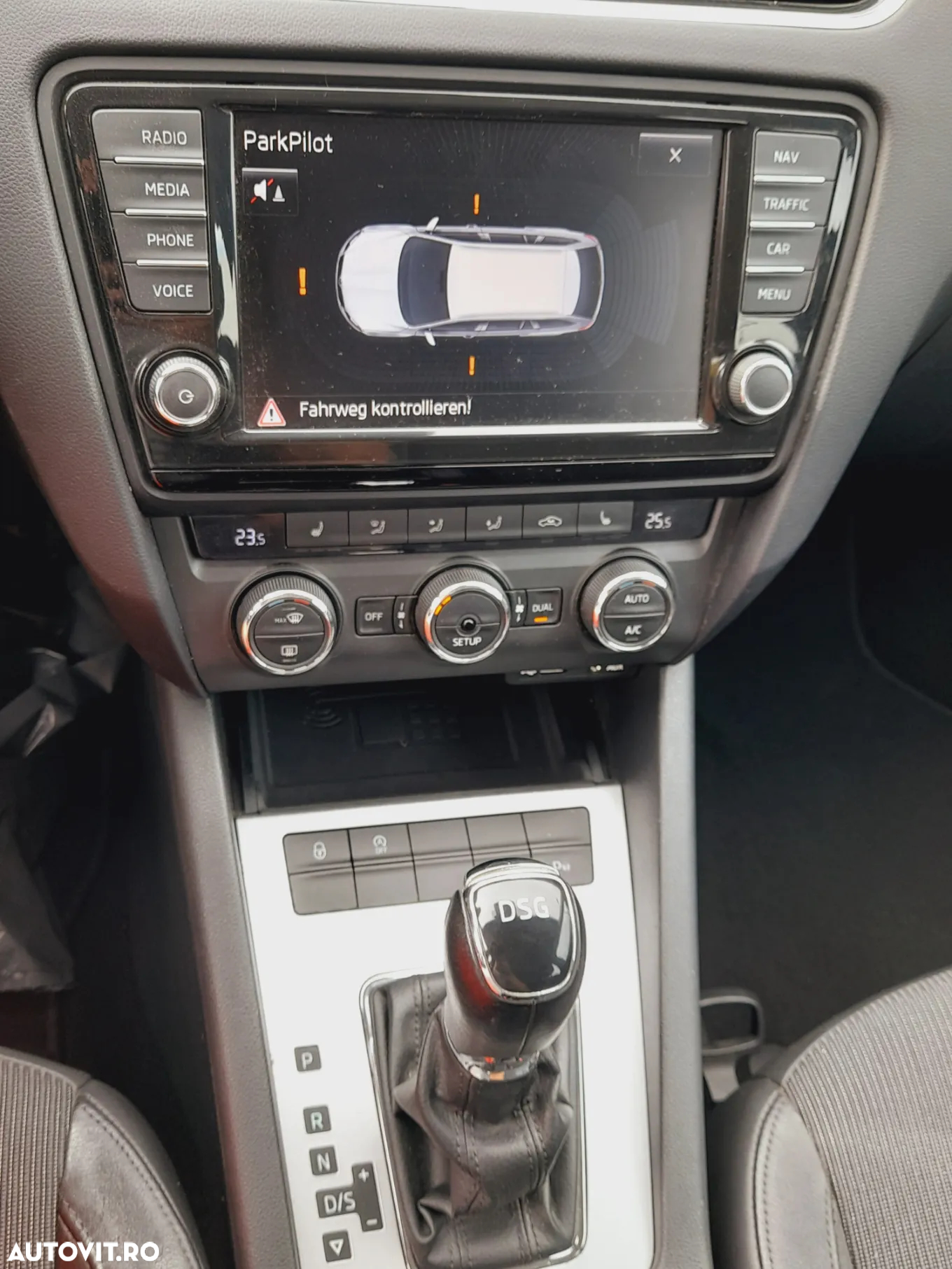 Skoda Octavia Combi 2.0 TDI DSG Premium Edition - 16