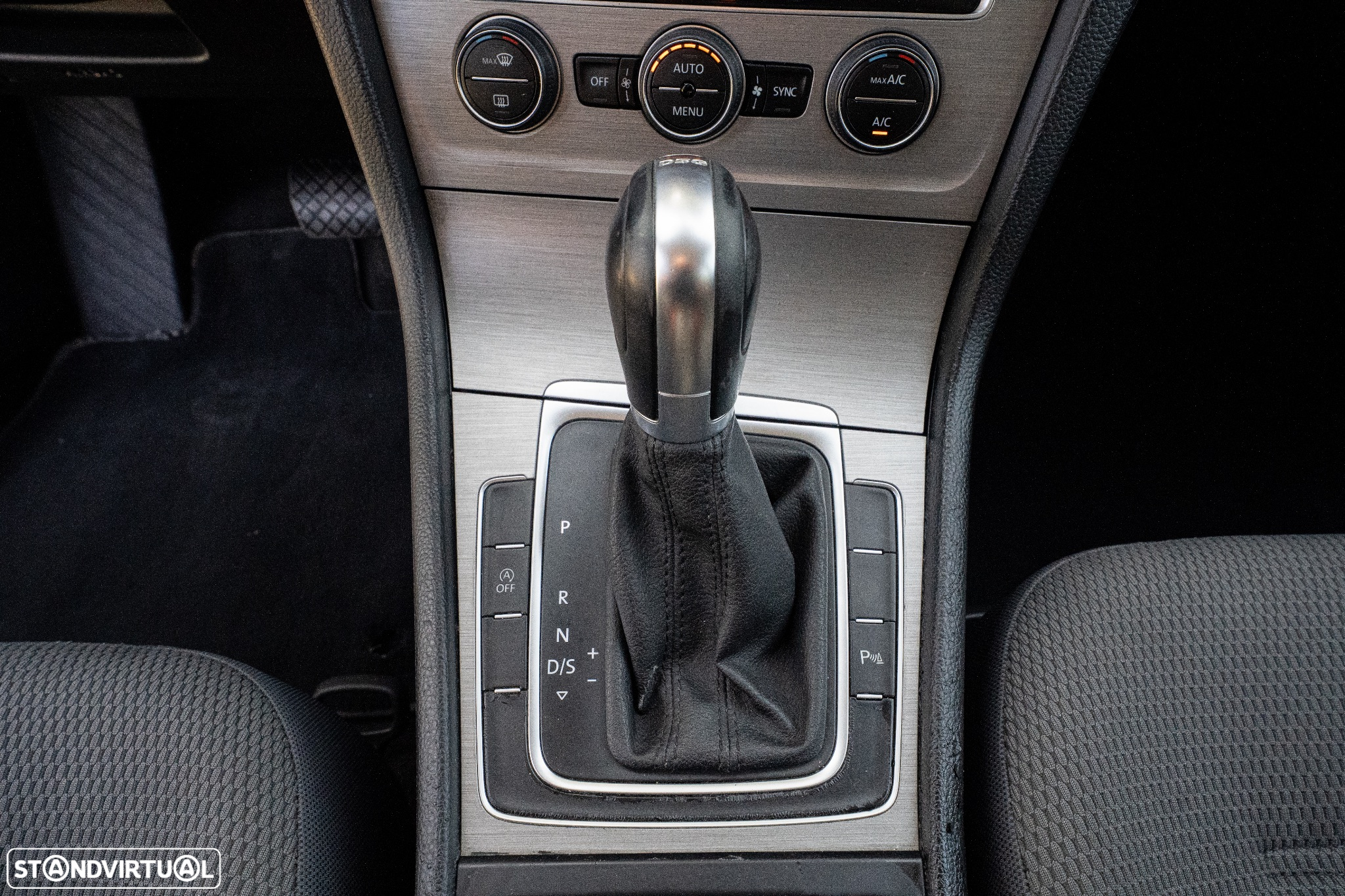 VW Golf Variant 1.6 TDi Confortline DSG - 10