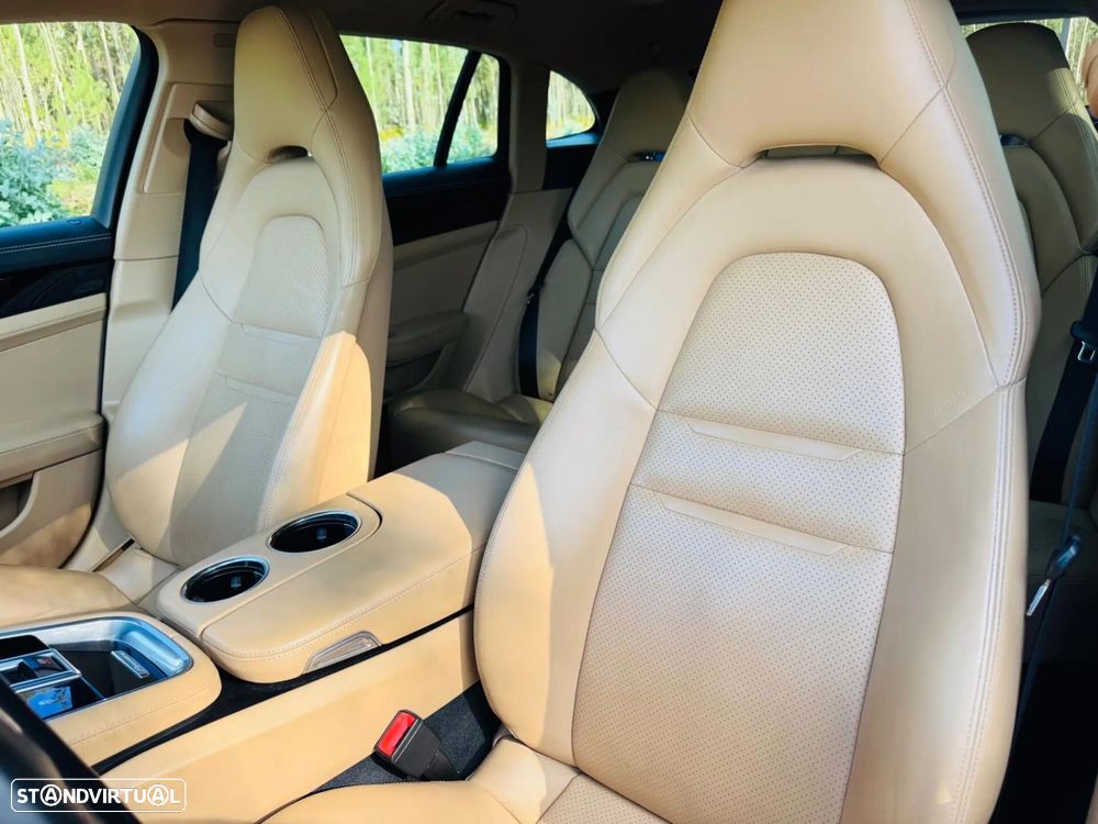 Porsche Panamera Sport Turismo 4 E-Hybrid - 25