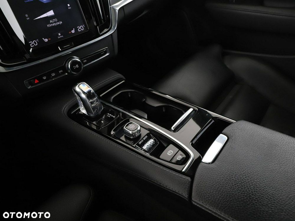 Volvo V90 T8 Twin Engine AWD Momentum - 29