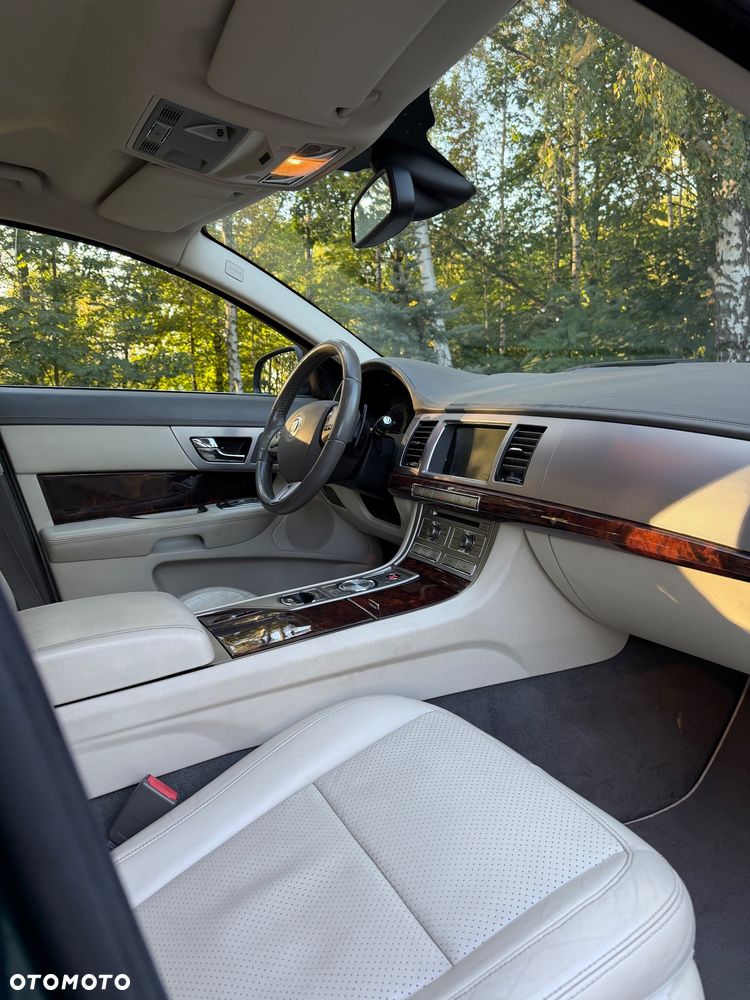 Jaguar XF 4.2 SV8 - 12