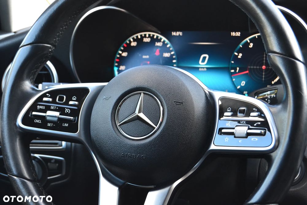 Mercedes-Benz Klasa C 180 9G-TRONIC AMG Line - 17