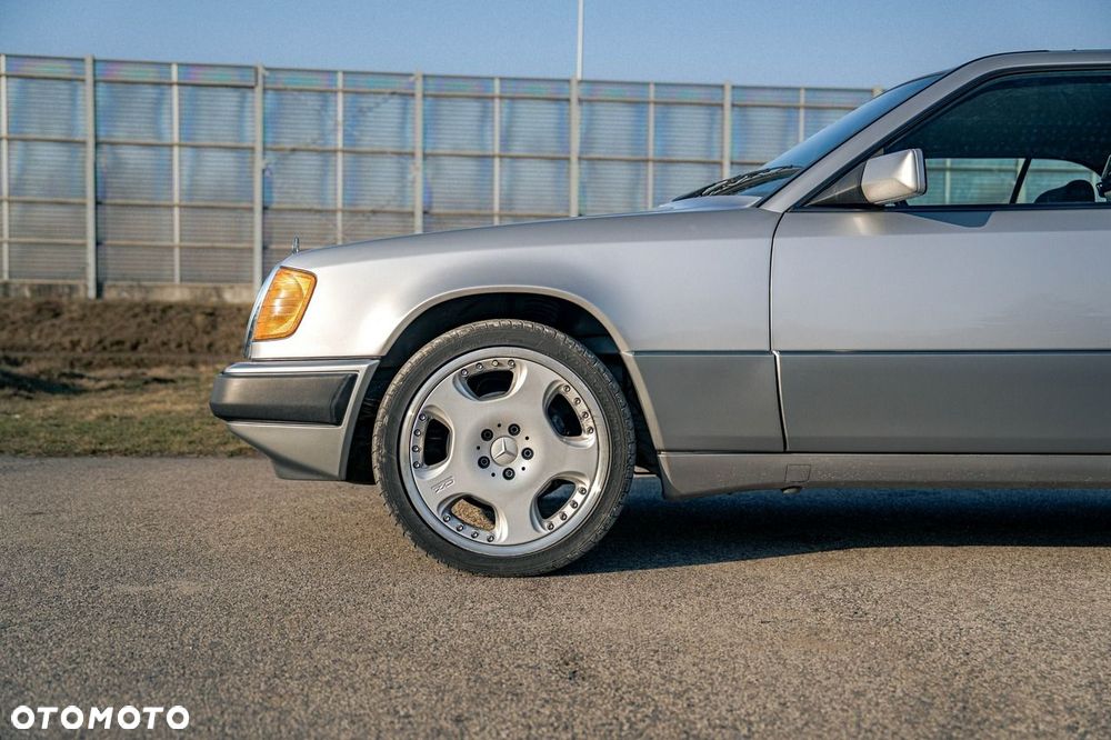 Mercedes-Benz Klasa E 320 - 12