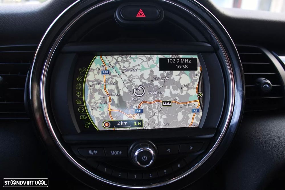 MINI 5 Portas Cooper D Auto - 9