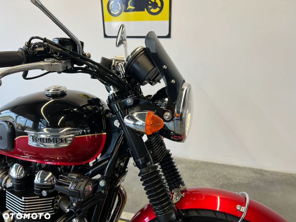 Triumph Bonneville - 24