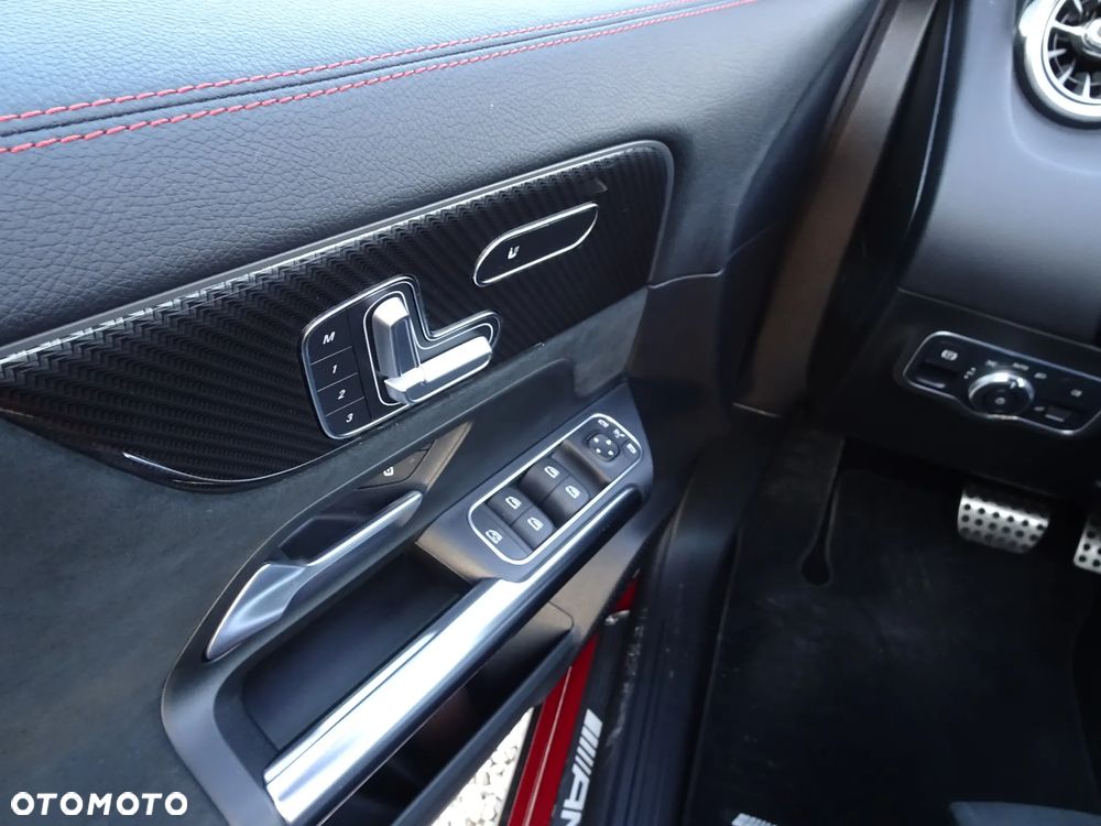 Mercedes-Benz GLA - 20