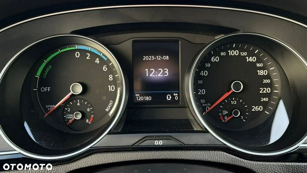 Volkswagen Passat - 16