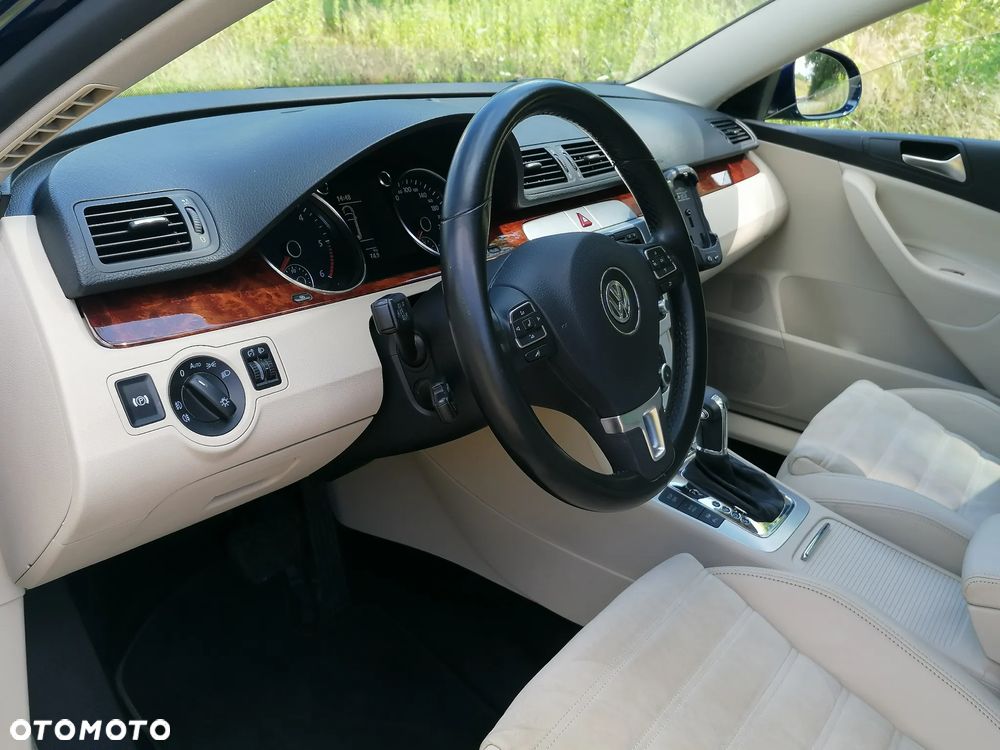 Volkswagen Passat Variant 2.0 TDI DPF DSG Highline - 25