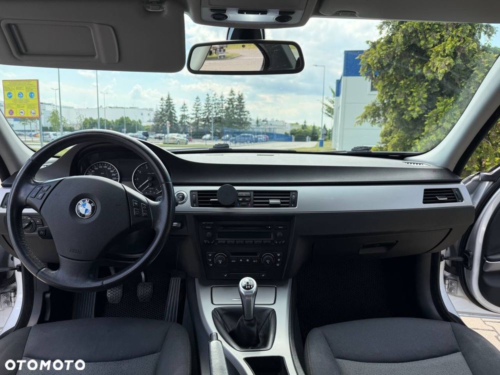 BMW Seria 3 320i - 8