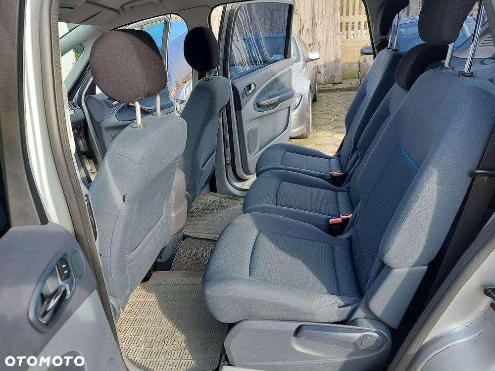 Ford S-Max - 13