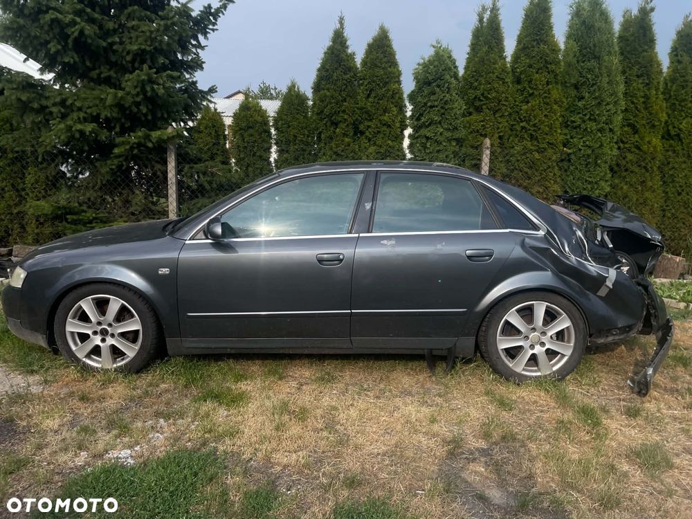 Audi A4 Limousine - 4